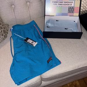 Vineyard vines size Large swim trunks